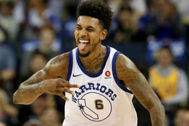 成遮羞布了？布朗尼最后时刻投进三分 詹姆斯比赛结束直接离场（末段三分难掩尴尬？布朗尼命中，詹姆斯终场径直离场）