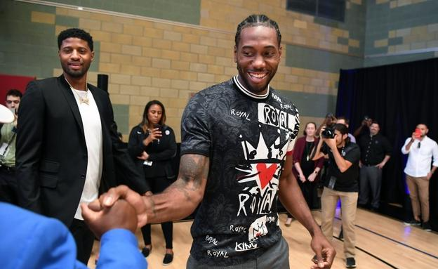 段昂君轰5记三分独得18分，第三节连得8分率队化险为夷（段昂君5记三分砍下18分，第三节连得8分带队化险为夷）