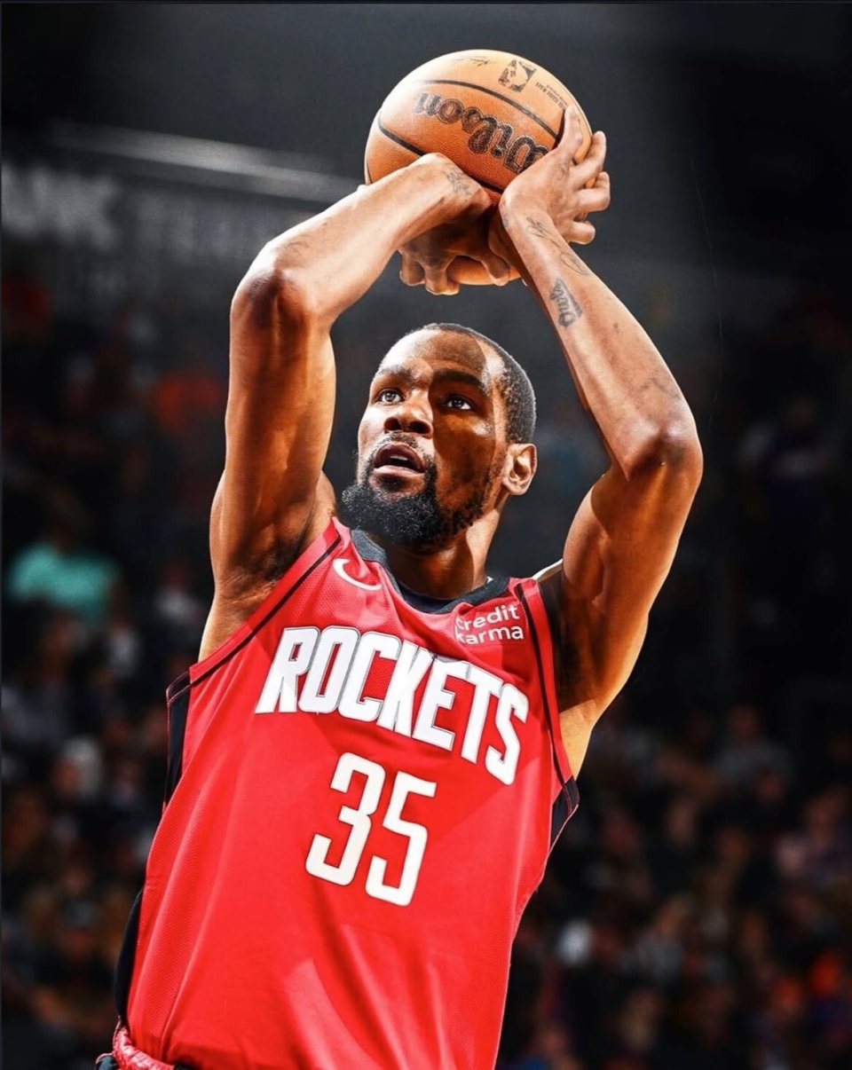 足球国脚留洋再迎利好，与多队进入谈判阶段（国脚留洋再获利好，正与多家球队洽谈）