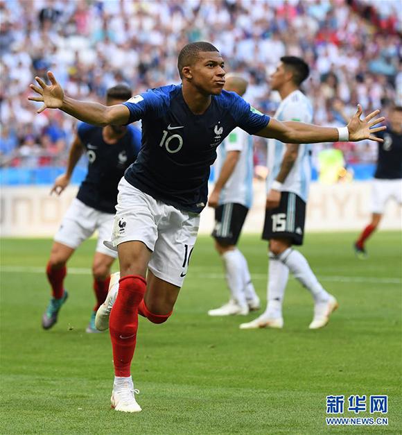 森保一：明天的首发会适当调整，相比执教纪录更关注长远目标（森保一：明天首发将作适度调整，长远目标比执教纪录更重要）