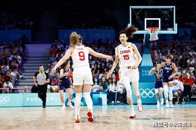 弗拉格展现惊人实力，助力球队逆境求生（弗拉格爆发神勇，带领球队逆境突围）