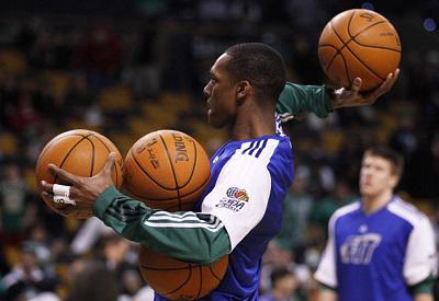 名记：猛龙等1月看表现才会决定是否大交易 巴雷特是重要配平筹码（权威记者称猛龙将观望至1月再定是否启动大交易，巴雷特被视为关键的薪资匹配筹码）