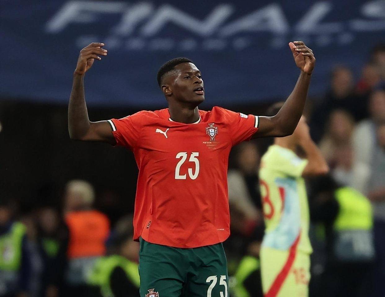 中超三连冠！海港客场1-0英博，加布里埃尔制胜球+进球被吹（海港客场1-0英博夺中超三连冠：加布里埃尔制胜球，另一次破门被判无效）