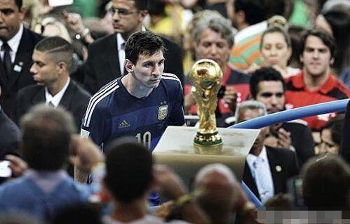 FIFA女足最新排名：中国女足下降一位至世界第17，亚洲第四（FIFA女足排名更新：中国队下滑至世界第17位，位列亚洲第4）