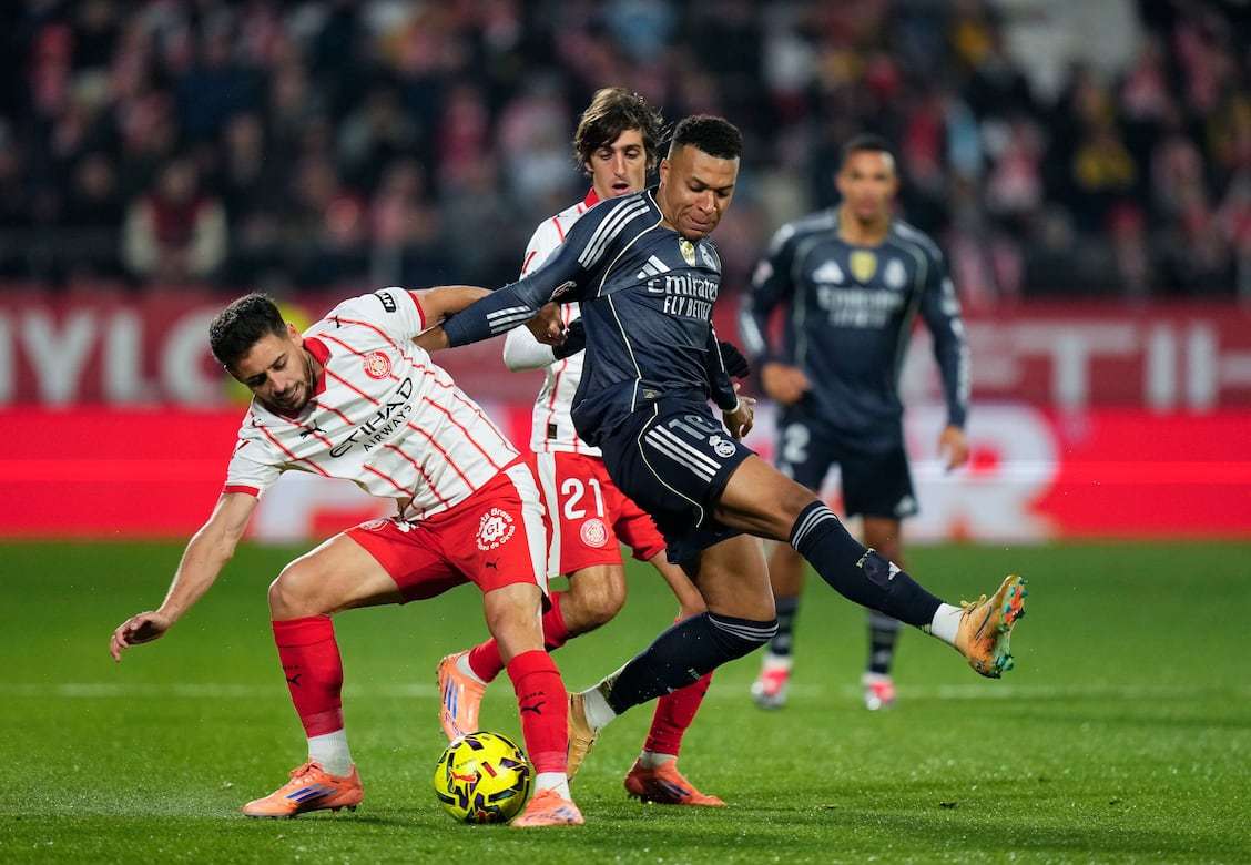 李弘权：新赛季自己寻求稳定，与外援关系亲密到有点“烦”（李弘权谈新赛季：力求稳定，和外援亲密到略感“烦”）