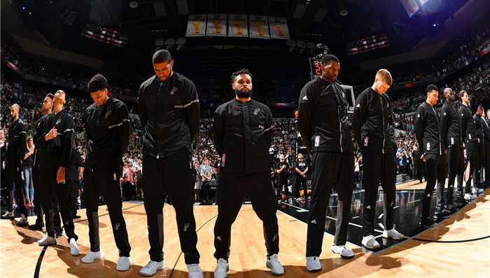 科莫队晒帕斯晃倒劳塔罗视频，后者回应差不多得了（科莫队发布帕斯晃倒劳塔罗视频，劳塔罗回应：差不多就行了）