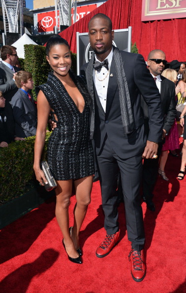 这谁顶得住啊？雷霆首节狂轰45分！9人登场均有得分入账（雷霆首节飙下45分，9人出场全员开胡，谁能招架？）